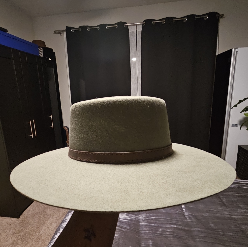 Grace Eleyae satin-lined, wide brim hat - Green
